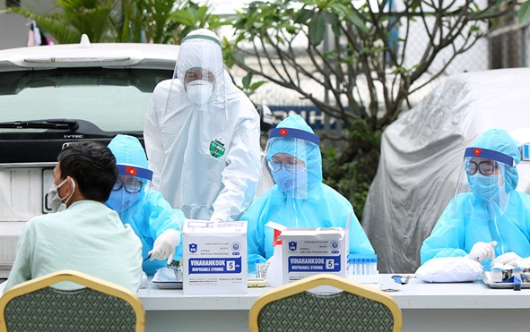 Việt Nam ghi nhận thêm 2 ca mắc COVID-19 mới: Là chuyên gia người Ấn Độ và du học sinh từ Anh, được cách ly ngay sau khi nhập cảnh Ảnh 2