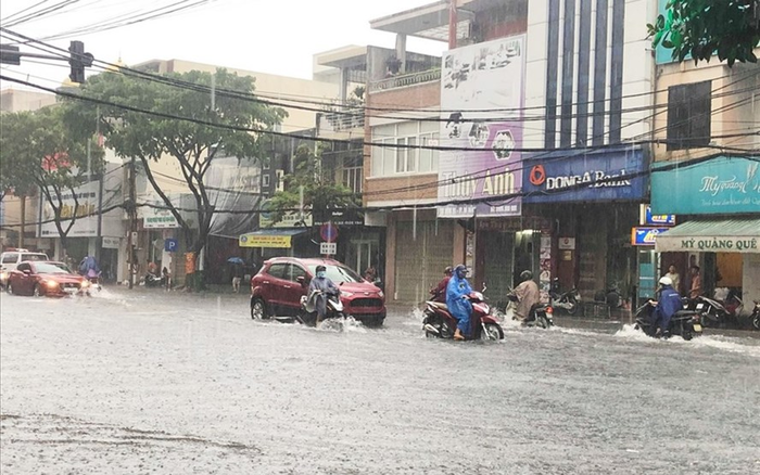 Mưa lũ diễn biến phức tạp, Đà Nẵng tiếp tục ra thông báo cho học sinh, sinh viên nghỉ học Ảnh 2