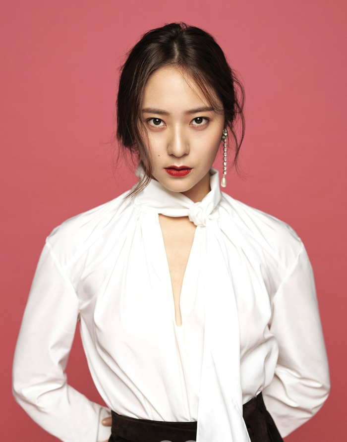 Thừa thắng xông lên, cảm nhận được hiệu ứng tốt từ khán giả qua các bộ phim Krystal tham gia, SM Entertainment cũng đã tích cực hơn đồng ý để cô nàng hoạt động mạng mẽ ở lĩnh vực diễn xuất với nhiều cá tính, hình ảnh khác nhau.