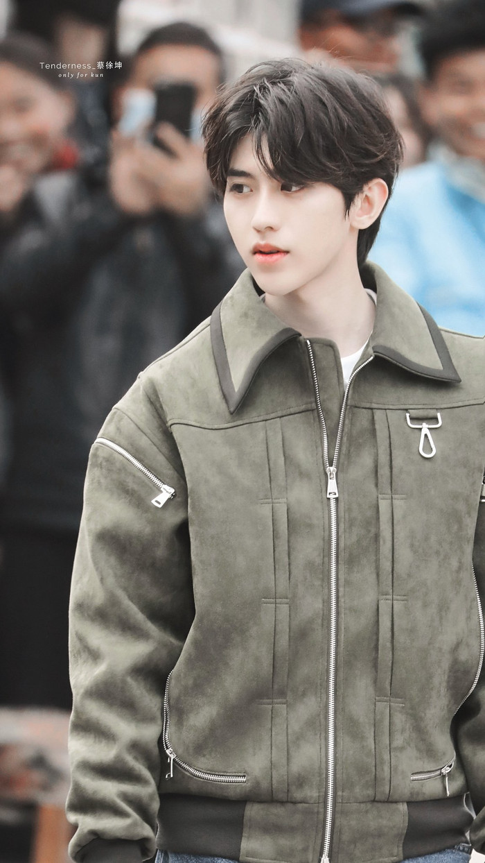 Thái Từ Khôn, Thành Nghị có là hoàng tử bước ra từ truyện tranh dưới chùm ảnh chưa qua chỉnh sửa? Ảnh 17