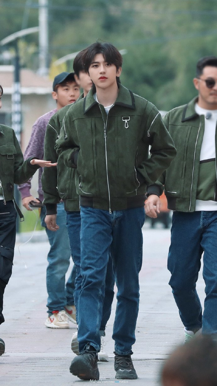 Thái Từ Khôn, Thành Nghị có là hoàng tử bước ra từ truyện tranh dưới chùm ảnh chưa qua chỉnh sửa? Ảnh 10