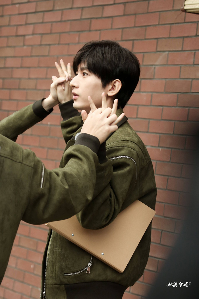 Thái Từ Khôn, Thành Nghị có là hoàng tử bước ra từ truyện tranh dưới chùm ảnh chưa qua chỉnh sửa? Ảnh 12