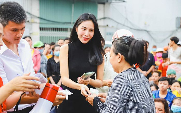 Thuỷ Tiên đáp trả đanh thép khi bị công kích về chuyện cứu trợ đồng bào Miền Trung lũ lụt Ảnh 2