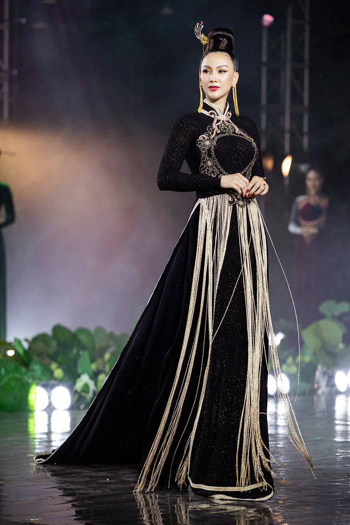 Hoa hậu Paris Vũ đẹp nao lòng với tạo hình sang trọng kiêu sa