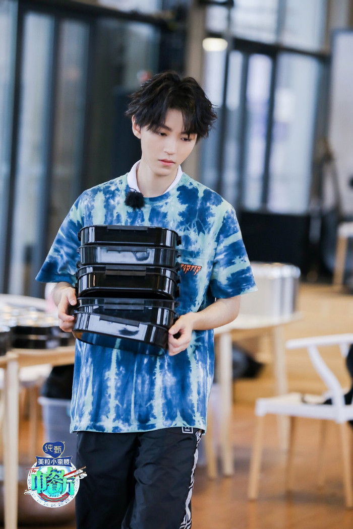 Phong tỏa một đoạn đường chỉ vì fan của Vương Tuấn Khải Ảnh 7