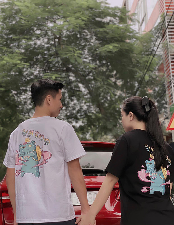 Bùi Tiến Dũng và Khánh Linh hạnh phúc nắm tay nhau sau những hờn mát cách đây không lâu.