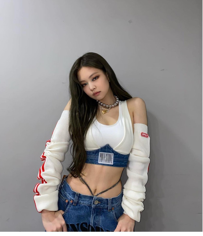 Gà nhà YG luôn là cô gái 'nhạy trend' mọi lúc mọi nơi 