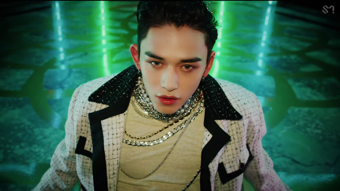 NCT U 'thả xích' MV Make A Wish: Visual bùng nổ gây mê man, đeo vàng khắp mình không hề thua kém... cô Minh Hiếu Ảnh 11