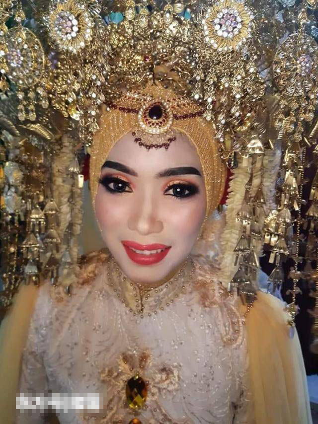 Cô dâu Momon Tanjung đã trở thành góa phụ chỉ 3 ngày sau đám cưới. 