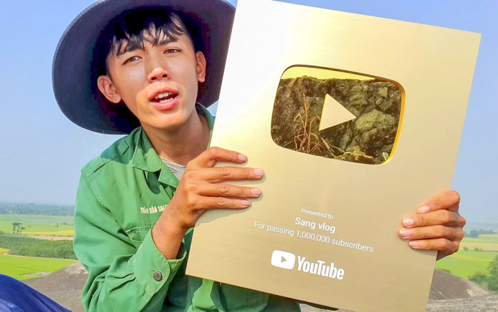 Bị tuýt còi vì 'bạo lực trẻ em', 'YouTuber nghèo nhất Việt Nam' liệu có nguy cơ bị 'bay màu' kênh YouTube? Ảnh 2