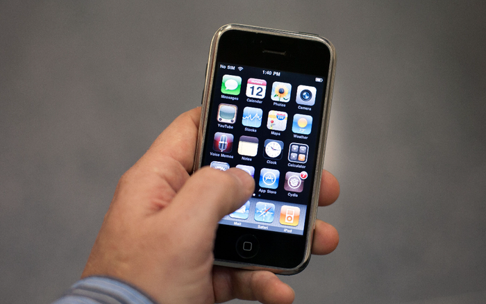 Thật khó tin iPhone đời đầu lại tệ hại đến mức này Ảnh 2