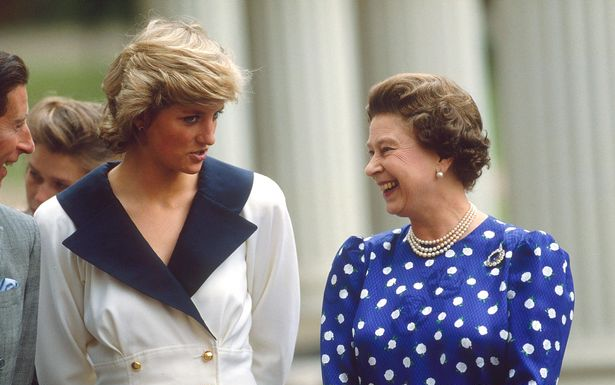 Nữ hoàng thất vọng cùng cực khi Công nương Diana liên tục 'dội bom' công kích hoàng gia, tố chồng phản bội Ảnh 2