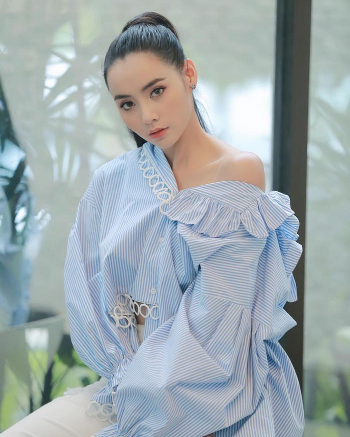 Mookda sở hữu nhan sắc xinh đẹp, quyến rũ thu hút ánh nhìn