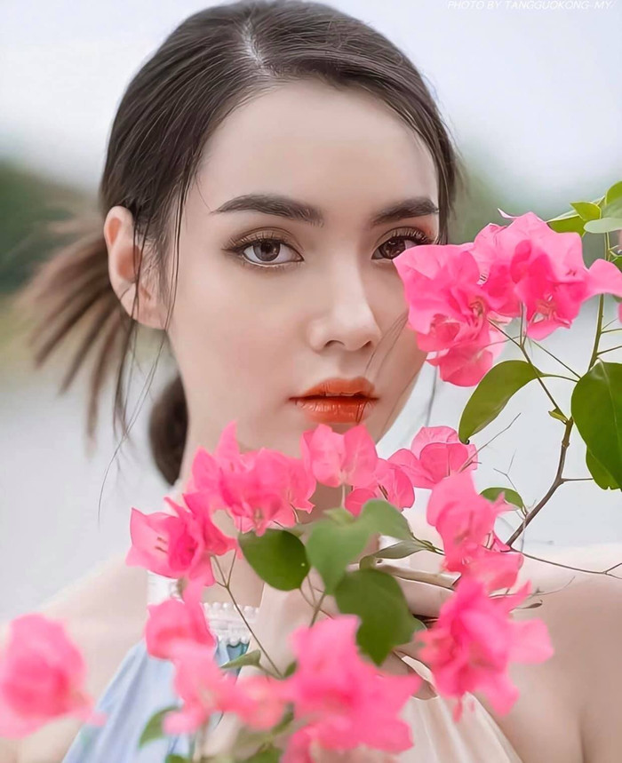 Số lượng phim của Mookda Narinrak có thể chưa nhiều so với nhiều diễn viên khác trong đài, tuy nhiên có thể thấy các bộ phim cô tham gia đều là những kịch bản chất lượng