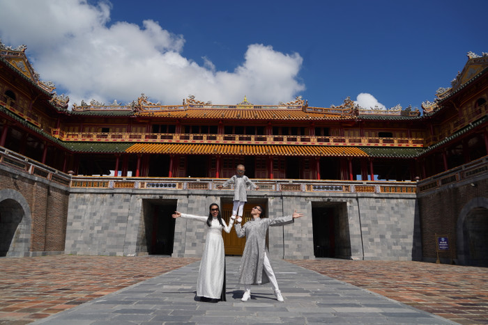 Gia đình 'Hoàng tử xiếc' Quốc Nghiệp - Ngọc Mai và con trai Hùng Tâm