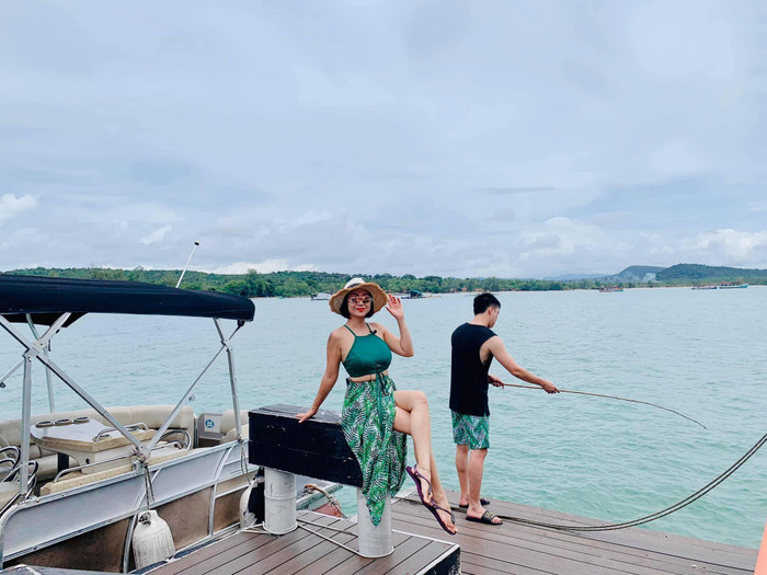 Yêu nhau hợp rồi tan, 20 năm bên nhau, MC Ốc Thanh Vân và Trí rùa đã có những tháng ngày vượt qua khó khăn để giữ lửa hạnh phúc gia đình