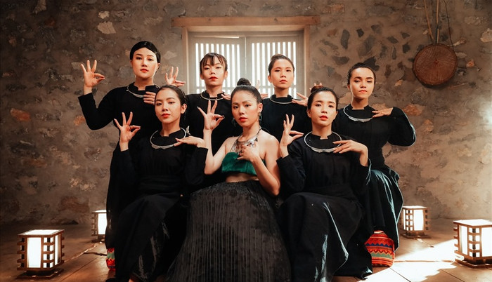 MV mới của Hương Ly gây xôn xao vì nghi án vay mượn ý tưởng Chi Pu, nhạc thì na ná Jack? Ảnh 3