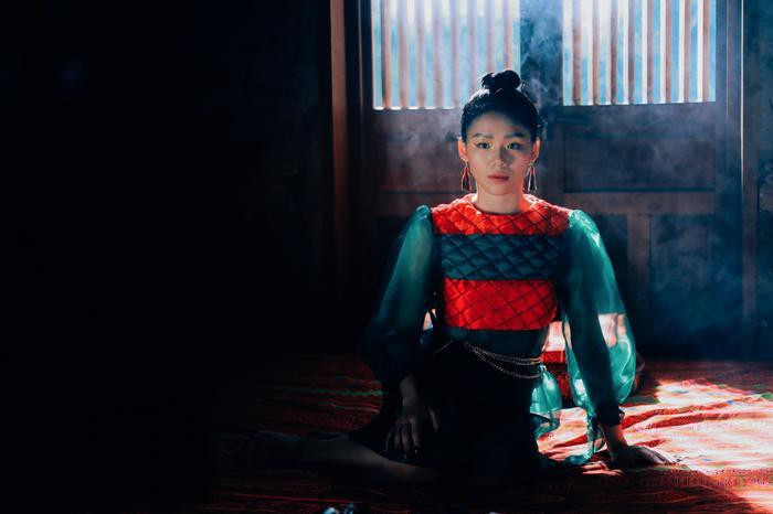 MV mới của Hương Ly gây xôn xao vì nghi án vay mượn ý tưởng Chi Pu, nhạc thì na ná Jack? Ảnh 13