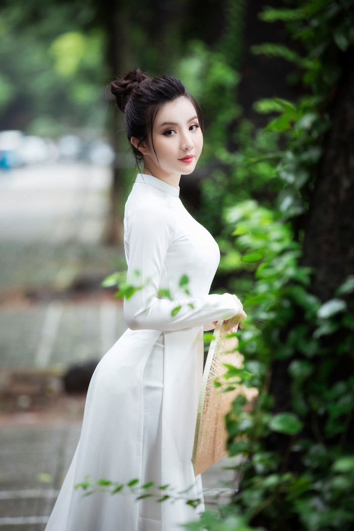 Miss Model 2020 Hà Phương đẹp dịu dàng trong lần đầu diện áo dài Ảnh 7