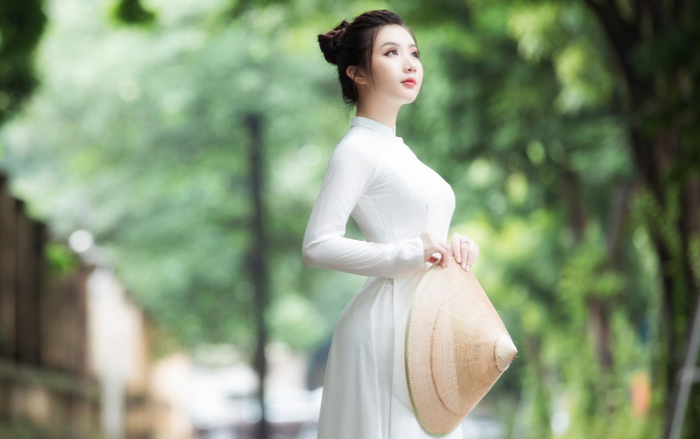 Miss Model 2020 Hà Phương đẹp dịu dàng trong lần đầu diện áo dài Ảnh 2