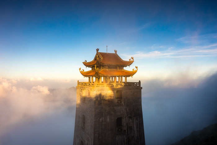 Nhiều người cho rằng  ai có may mắn nhìn thấy hiện tượng này khi đến cầu an tại quần thể tâm linh nơi mạch nguồn linh thiêng tại đỉnh Fansipan thì sẽ gặp dữ hoá lành, làm gì cũng suôn sẻ.