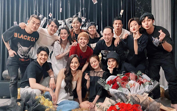 Noo Phước Thịnh chịu khó chỉnh dây áo cho Mai Phương Thúy: Một màn 'gato' dành cho hội FA Ảnh 2