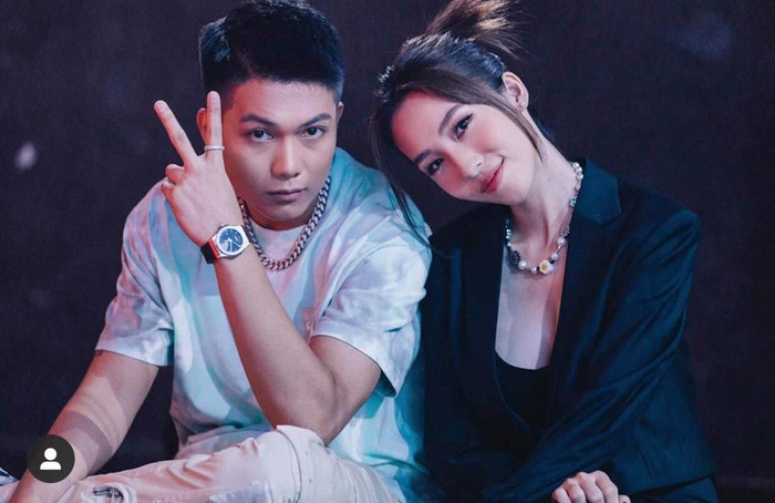 Dẫu đã bên nhau nhiều năm và có với nhau 2 nhóc tỳ nhưng BigDaddy và Emily vẫn khiến dân tình cực ghen tị về độ tình tứ và hạnh phúc.