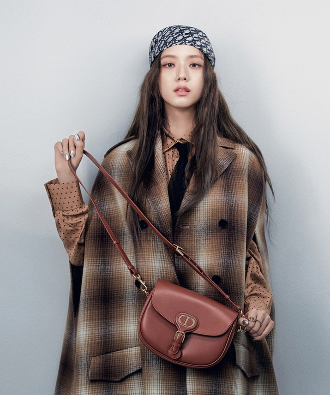 Doanh thu của Dior khu vực Hàn tăng vượt bậc kể từ ngày hãng chọn cô làm gương mặt đại diện 