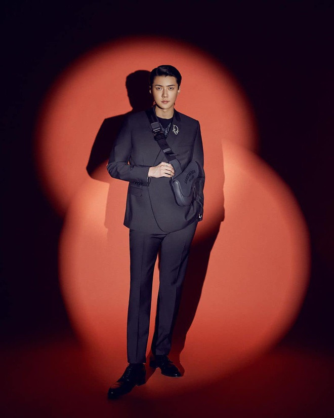Thành viên EXO điển trai trong thiết kế suit nam của dòng Dior Men 
