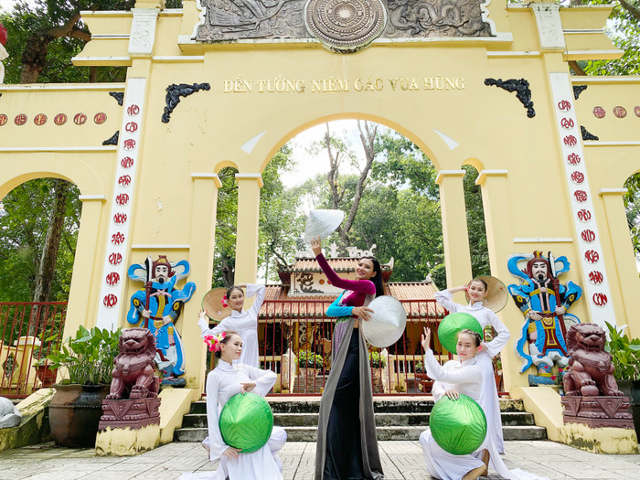 Người đẹp Thái Thị Hoa diện áo dài trổ tài múa nón lá thi tài năng tại Hoa hậu Trái đất 2020 Ảnh 5