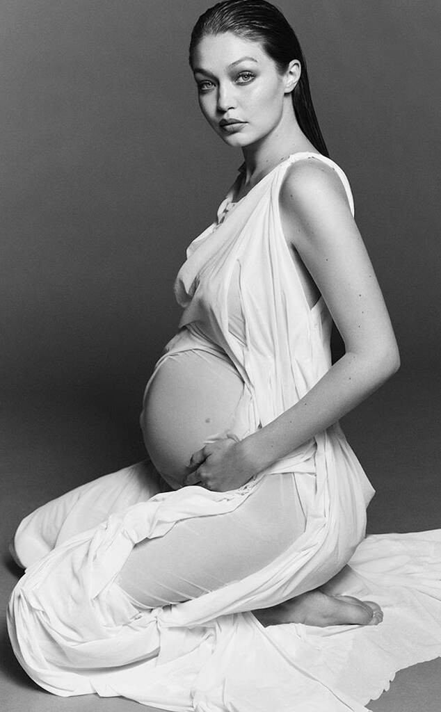 Thân hình tuyệt mỹ của chân dài Hollywood qua từng góc chụp. Dù mang bầu ở tháng cuối kì nhưng body của cô vẫn rất thon gọn 