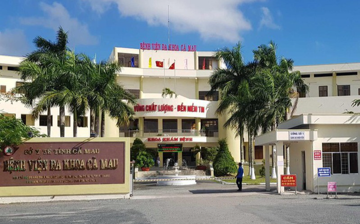 Hai bảo vệ bệnh viện bị nhóm người hành hung khi nhắc đeo khẩu trang phòng dịch COVID-19 Ảnh 2