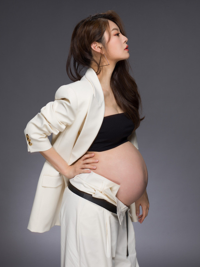 Nhan sắc xinh đẹp, nóng bỏng của 'mẹ bầu' An Dĩ Hiên ở tuổi 40 