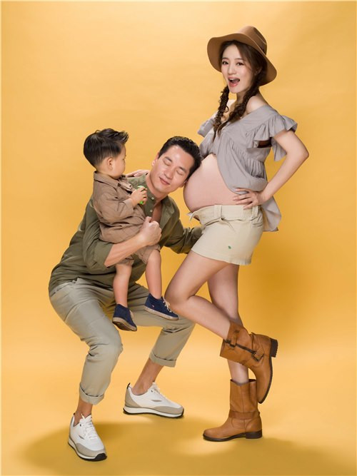 Có thể thấy anh rất nhiệt tình 'diễn' cùng bà xã