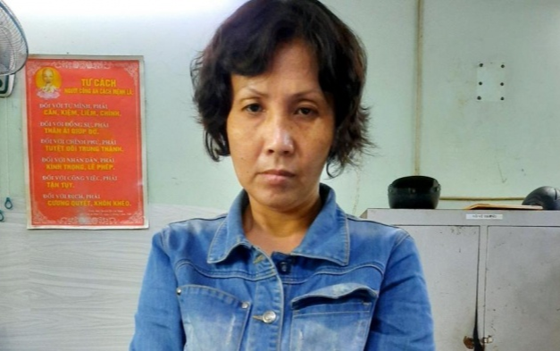 Người phụ nữ 'xúi' bé trai trộm tiền của bà cụ bán cà phê bị khởi tố vì liên quan đến ma túy Ảnh 2