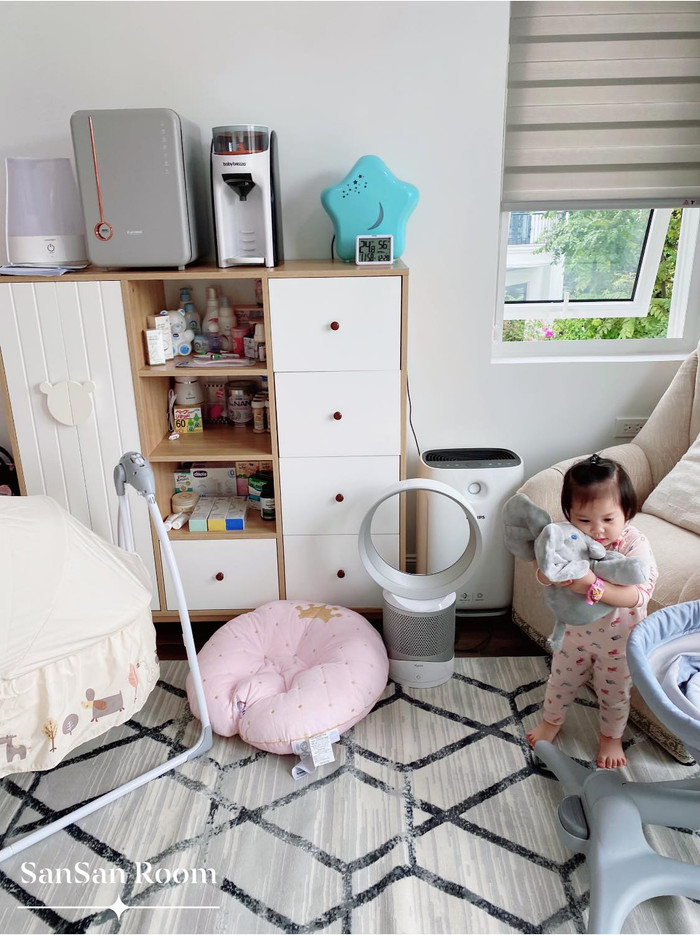 Bé Sam cùng mẹ dọn phòng đón em gái