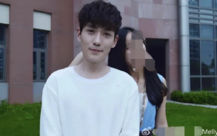 Sau tin đồn đã có vợ con, Chu Nhất Long bị lộ ảnh thân mật quá trớn với fan trong quá khứ Ảnh 2