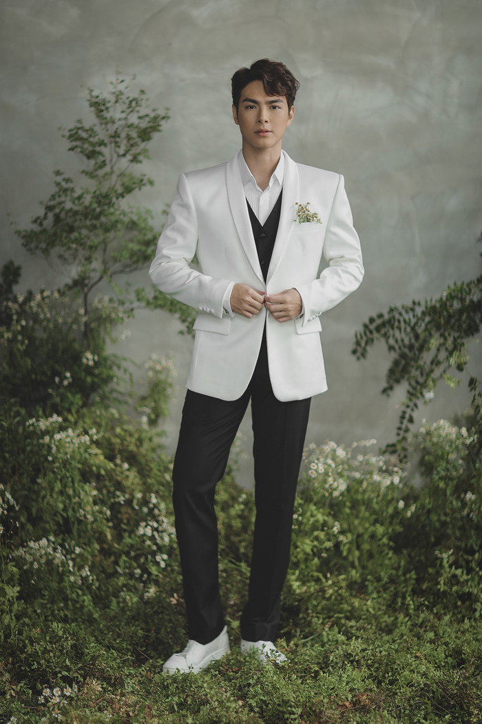 Chúng Huyền Thanh diện váy cúp ngực, khoe vòng 1 gợi cảm trong bộ ảnh kỉ niệm 3 năm ngày cưới Ảnh 17