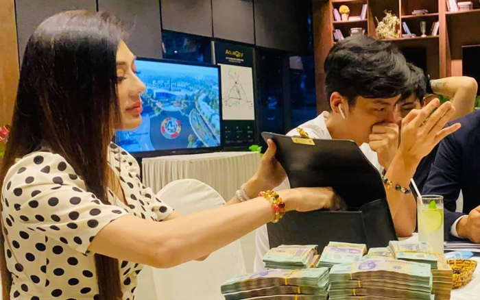 Lâm Khánh Chi cùng chồng trẻ 'vác' balo tiền tỷ tậu biệt thự mới khiến fan choáng ngợp Ảnh 2