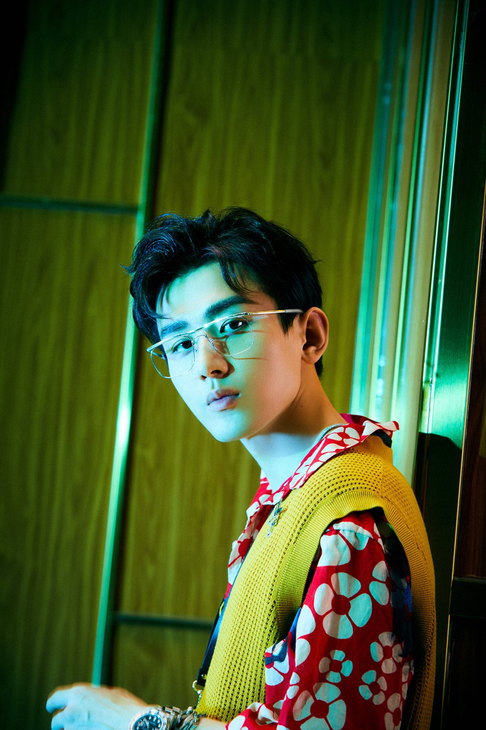 Thành Nghị mặc áo hoa lạc quẻ như 'chàng trai đến từ những năm 80-90' Ảnh 3