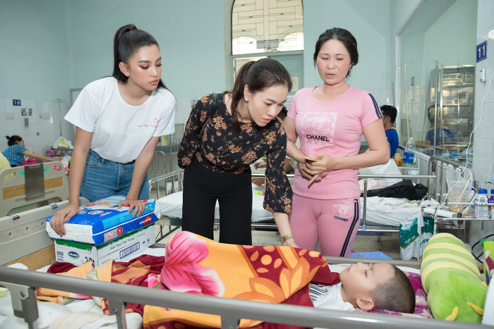 Ngày 06/06/2019, Hoa hậu Tiểu Vy đã cùng ban tổ chức Miss World Vietnam đến thăm hỏi và động viên các bệnh nhi tại Bệnh Viện Nhi Đồng TP.HCM.