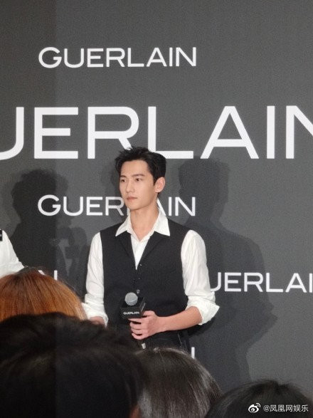 Dương Dương đẹp trai hay già nua như ông chú khi không qua photoshop? Ảnh 22