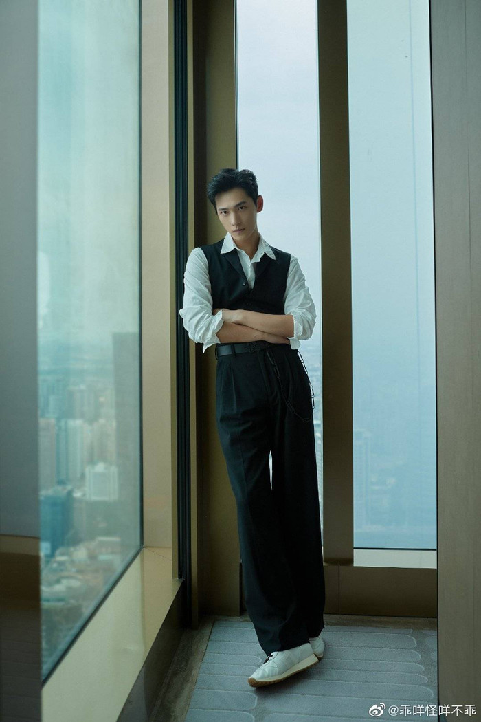 Dương Dương đẹp trai hay già nua như ông chú khi không qua photoshop? Ảnh 7