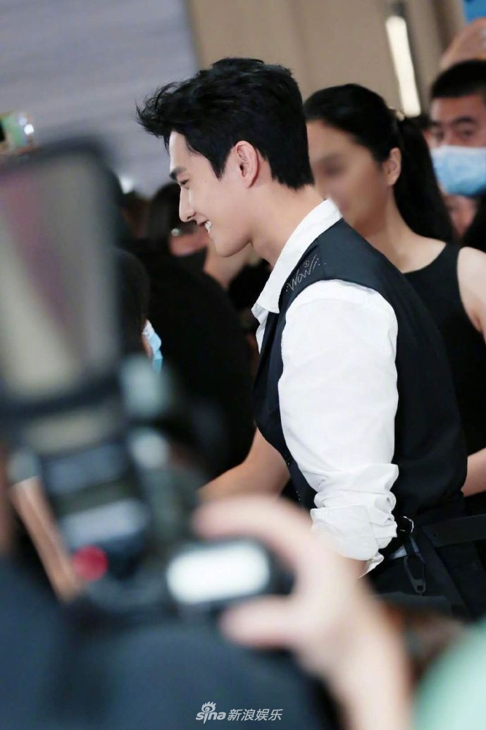 Dương Dương đẹp trai hay già nua như ông chú khi không qua photoshop? Ảnh 15