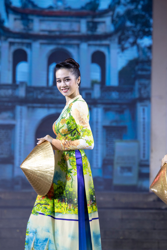 Câu chuyện về 26 chiếc nón lá dát vàng 'gây sốt', chứa đựng tinh hoa cả một làng nghề Ảnh 4