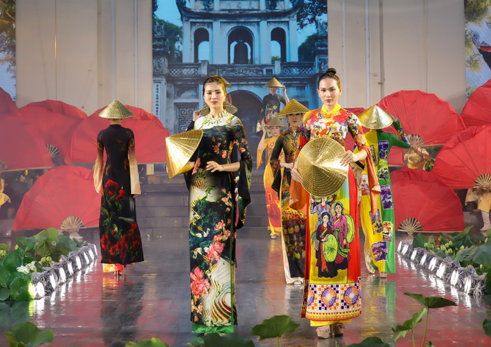 Câu chuyện về 26 chiếc nón lá dát vàng 'gây sốt', chứa đựng tinh hoa cả một làng nghề Ảnh 9