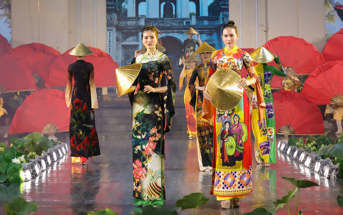 Câu chuyện về 26 chiếc nón lá dát vàng 'gây sốt', chứa đựng tinh hoa cả một làng nghề Ảnh 2