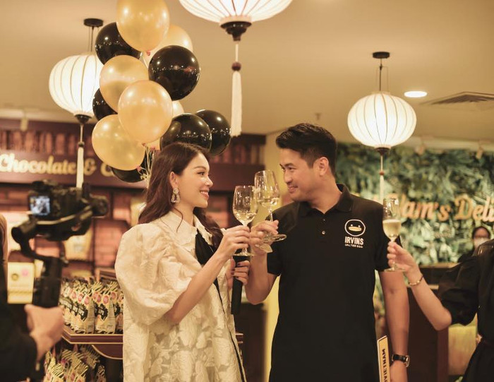 Linh Rin hạnh phúc bên Phillip Nguyễn