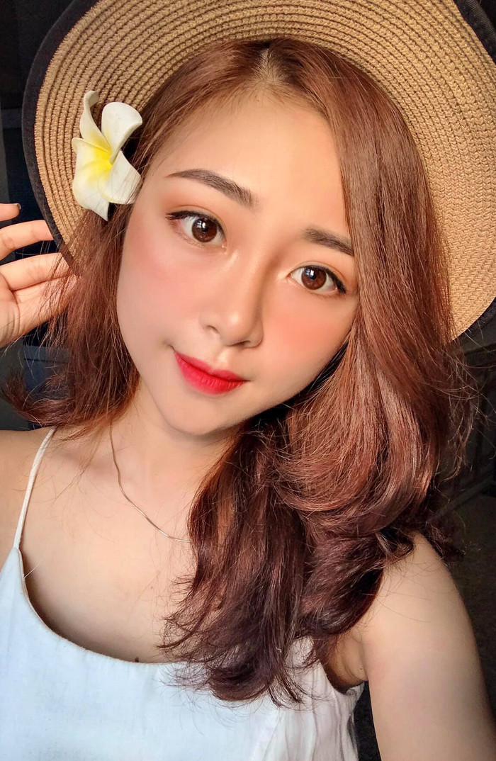 Võ Nhật Linh, bà xã cầu thủ Phan Văn Đức