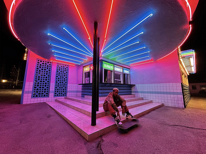 Camera góc siêu rộng trên iPhone 12 nay đã hỗ trợ chế độ Night Mode. (Ảnh: Apple)